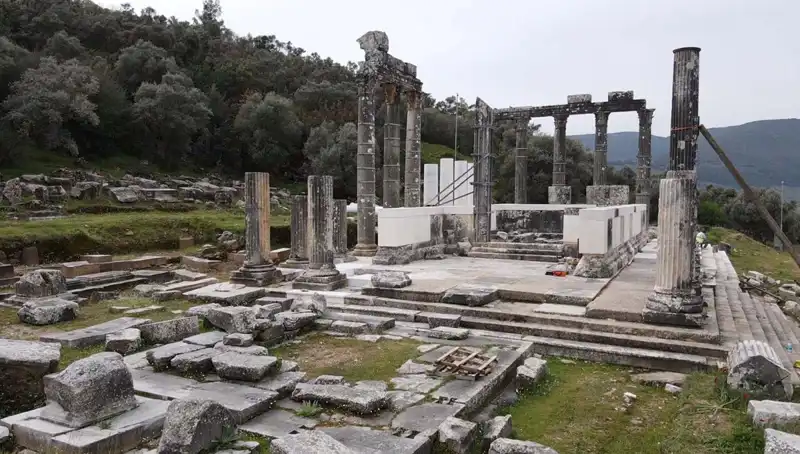 Zeus Tapınağı'nda Yenileme Süreci Hızla Devam Ediyor: Tarihe Saygı!