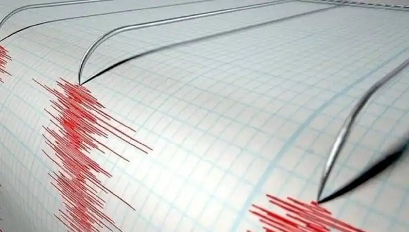 Sındırgı'da Art Arda Gelen Depremler Vatandaşları Korkuttu