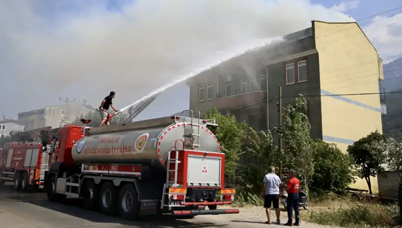 Çatı Katındaki Yangın Panik Yarattı: Olayın Ayrıntıları Aydınlanıyor