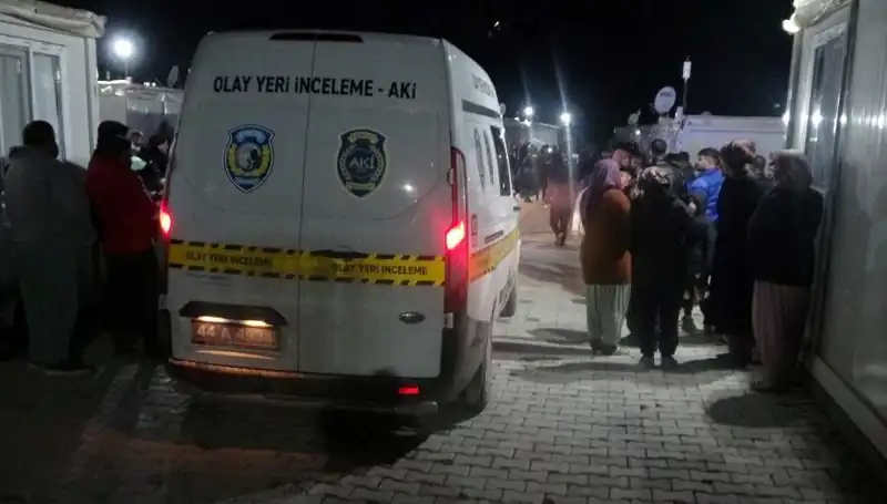 Husumet İki Aile Arasında Kanlı Kavgaya Dönüştü: Bir Ölü, Çok Sayıda Yaralı