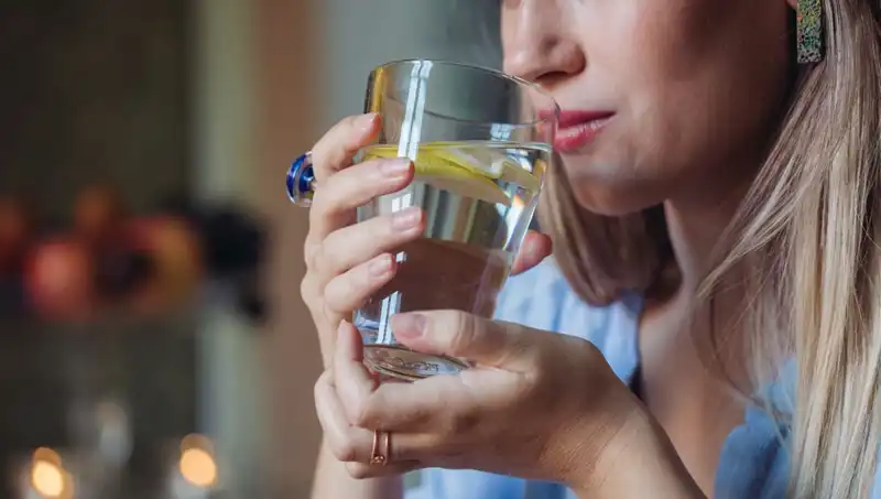 Aç Karnına 1 Litre Su İçmenin Sağlığınıza Faydaları ve Zararları