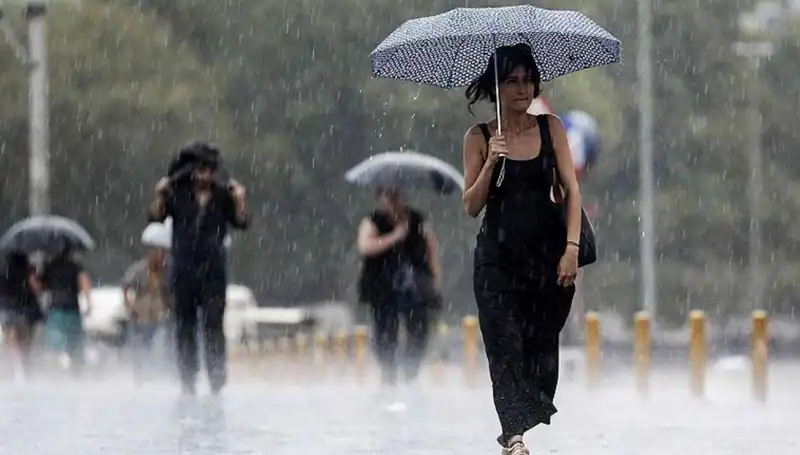 İstanbul ve Ankara'yı Vuran Sağanak Yağış: 25 İlin Durumu Ne Olacak?