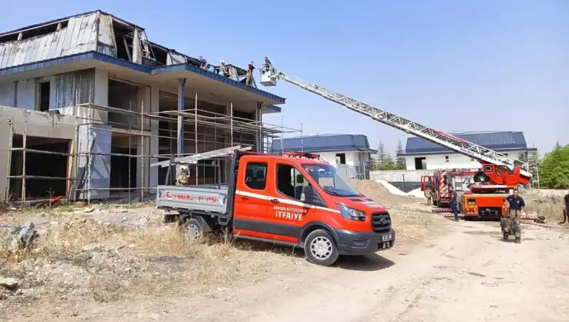 Ankara Gölbaşı'nda Villalar Arasında Büyük Yangın Paniği!